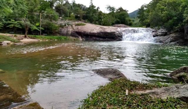 Chalé Recanto da Cachoeira, com Banheira de Hidromassagem com Agua Aquecida