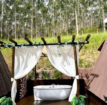 Chalé Romântico Salesópolis - banheira de hidromassagem e condomínio resort