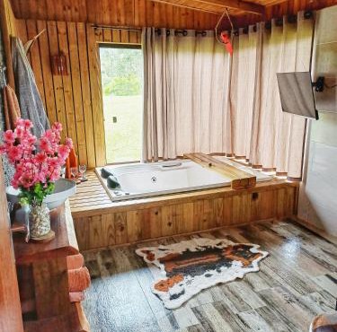 Chalé Suíte, Banheira e Piscina, Chácara das Estrelas