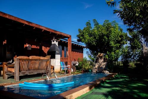 Chale c Ar Condicionado Piscina e Churrasqueira