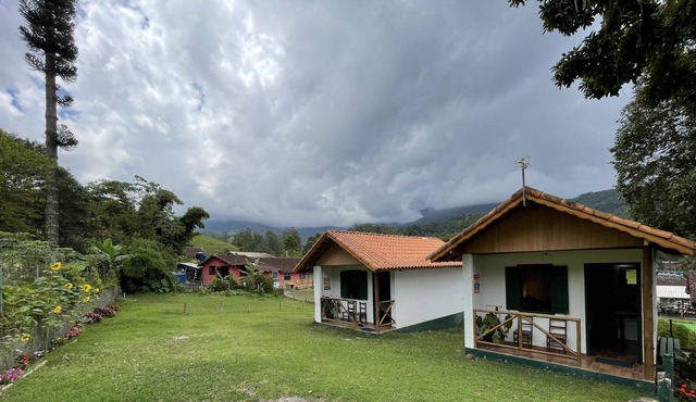 Chale do Francisco02 350 meters from the center of Maringá RJ in Serra