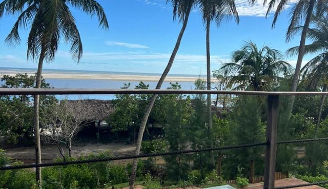 Chalet 200m2 beach front with pool