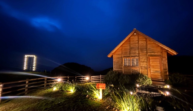 Chalet with hot tub for couples in Rancho Queimado