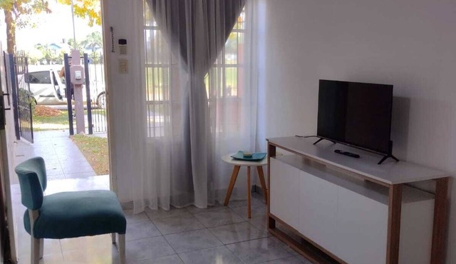 Charming 2-bedroom house in Colón, close to the beach and downtown.