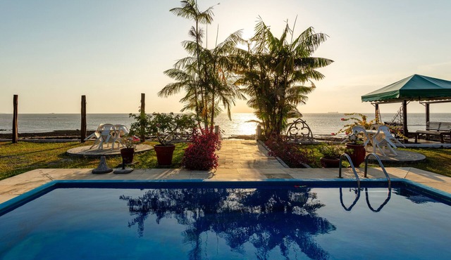 Charming 2-bedroom house in wonderful Farol Belém with AC, WiFi
