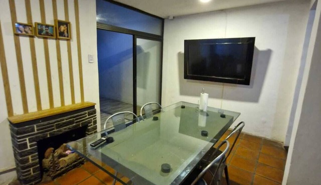 Charming 2-bedroom house in lovely garden, 2 bedrooms, and with Wi-Fi