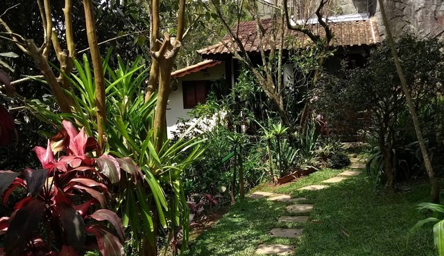 Charming and cozy chalet on the mining side of Vila de Maringá.