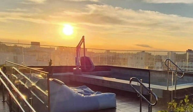 Charming and comfortable studio in Lapa | Perfect location | Pool and tranquility