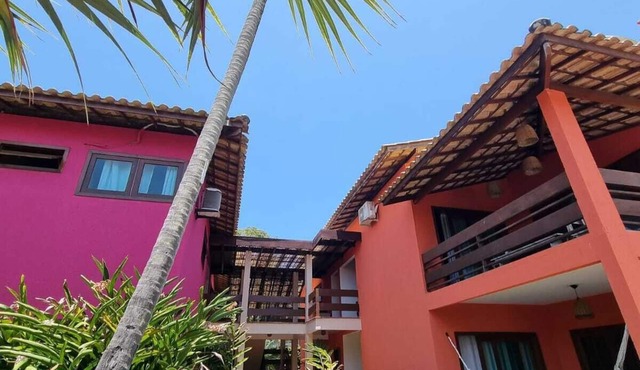Charming beachfront apartment in Arraial d'Ajuda, with a swimming pool.