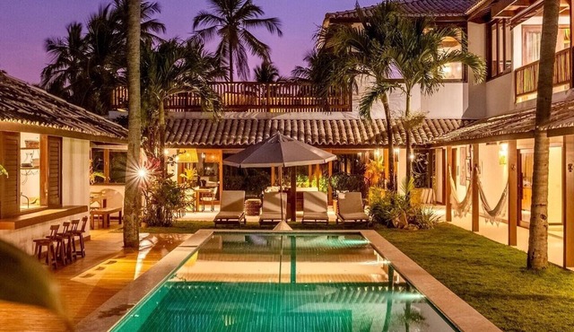 Charming beachfront house, just a few meters from the village of Praia do Forte.