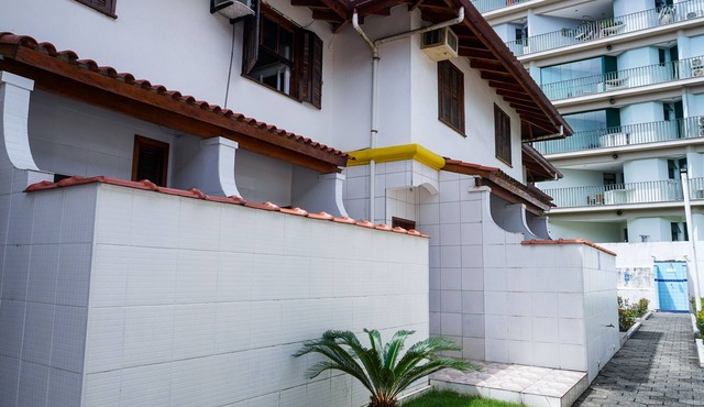 Charming beachfront townhouse in a gated community. in Ubatuba