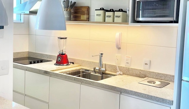 Charming 1-bedroom apartment in Enchanting Ilha do Leite Recife with WiFi, AC