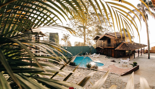 Charming, Cabana-style country house with pool and comfortable suites