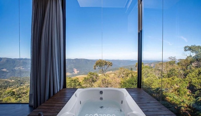 Charming chalet with fireplace and hot tub! VST045