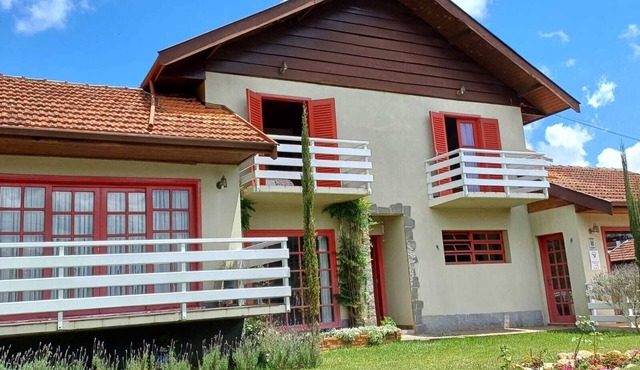 Charming country house in Campos do Jordão, 4 km from the center of Capivari, with Wi-Fi.