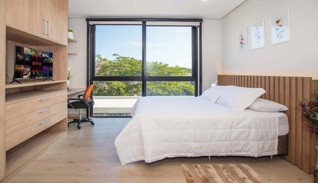 Chic Studio | Malls, Pool, Gym & Rooftop View