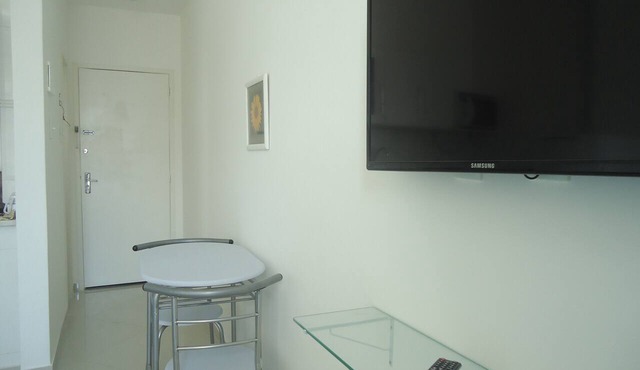 Clean, renovated, and furnished studio apartment near Acadepol, PETROBRAS, and BNDES.