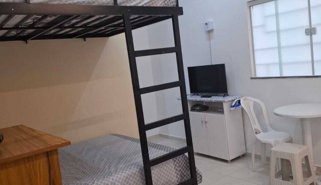 Close to airport and bus station, ideal for short stays, fully equipped kitchenette with air conditioning.