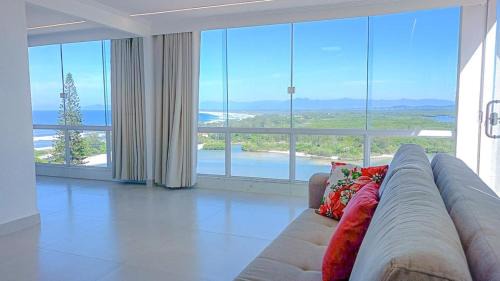 Cobertura com vista panorâmica, piscina, garagem e churrasqueira