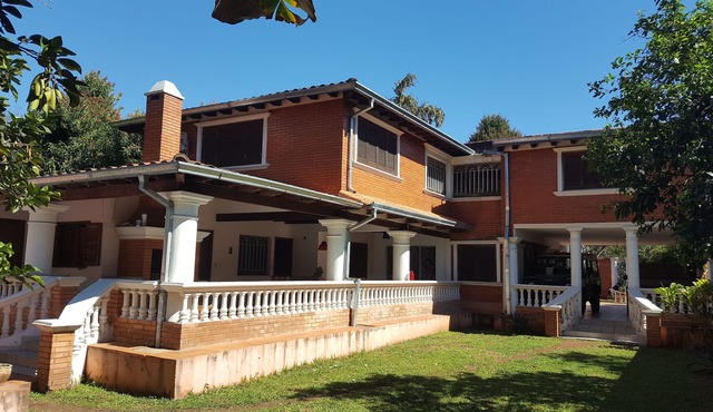 Colonial house in a rural area, on the edge of the capital, ranch vacation, ...