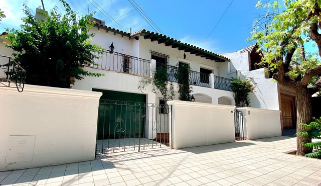 Colonial House in Mendoza! | 12 People