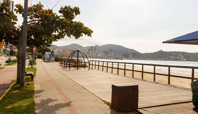 Comfort 2 blocks from the Sea in Meia Praia MM9040