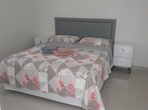 Comfort and Style White Queen II