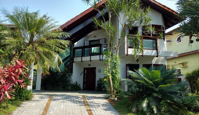 Comfort, security and lots of leisure! House w/pool - Cond. Hanga Roa - Bertioga