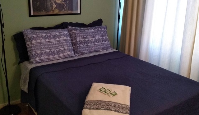 Comfortable 1 bedroom apartment w / Maq. Wash, Wi-Fi and Cable TV on SQS 410.