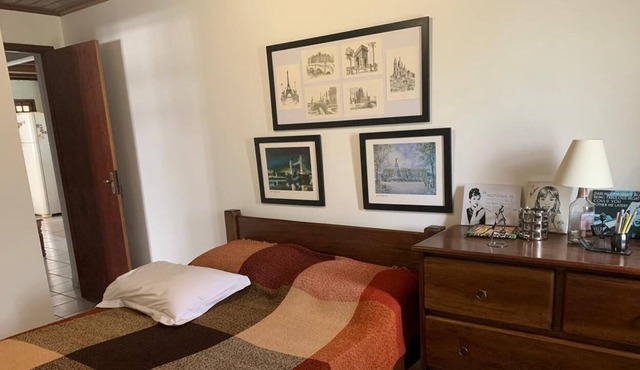 Comfortable chalet just minutes from the city with infrastructure with swimming pool.