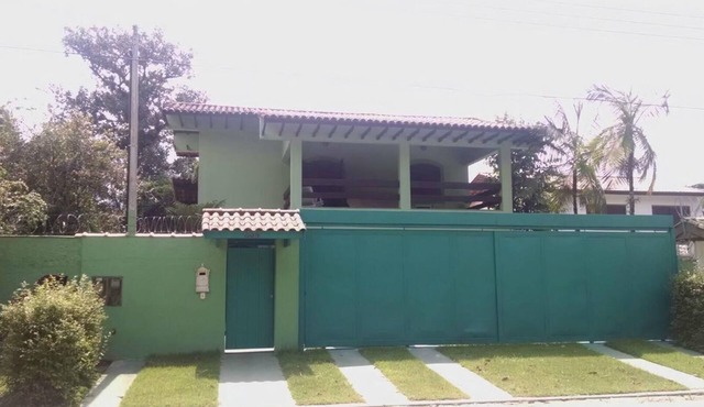 Comfortable house with 3 suites, swimming pool and leisure area (approx. 400 m from the beach)