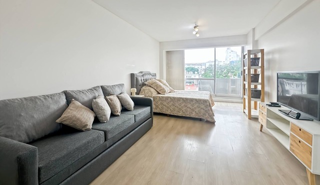 Comfortable Studio with Balcony and Excellent Location