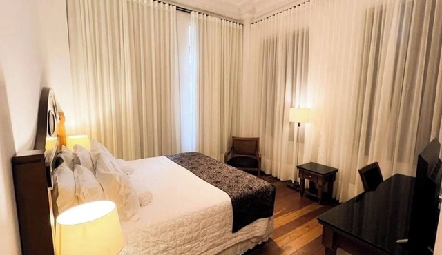 Comfortable Suite w/Elegant Design Perfect for Anniversary Celebrations