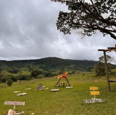Complexo canta galo Camping