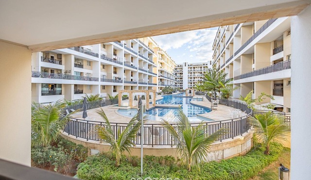 Condomínio Bem localizado com Piscina TCR