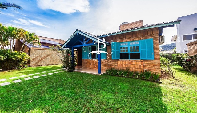 Condominium with pool House with terrace and barbecue