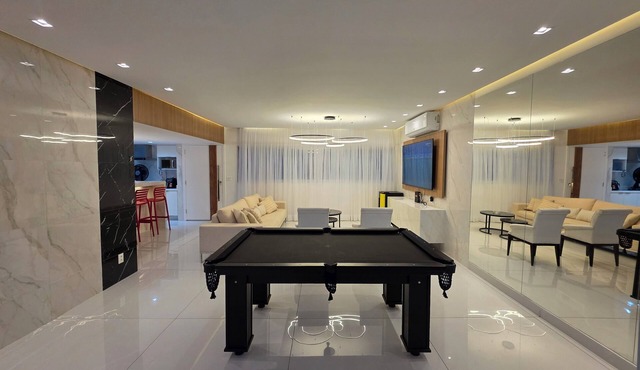 Copacabana 4 bedrooms (2 suites) with side sea and mountain views