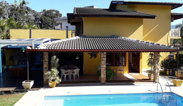 COSTA DO SOL HOUSE - BERTIOGA - 3 SUITES, 3 BATHROOMS, POOL, 2 POWDER ROOMS - 200 METERS FROM THE BEACH/WI-FI