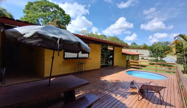 Country house, exuberant nature, fresh air, mountain views.
