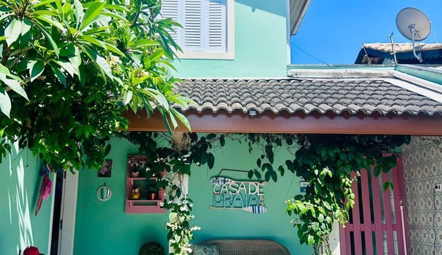 Cozy and charming house 300 meters from Indaiá Beach, in Bertioga.