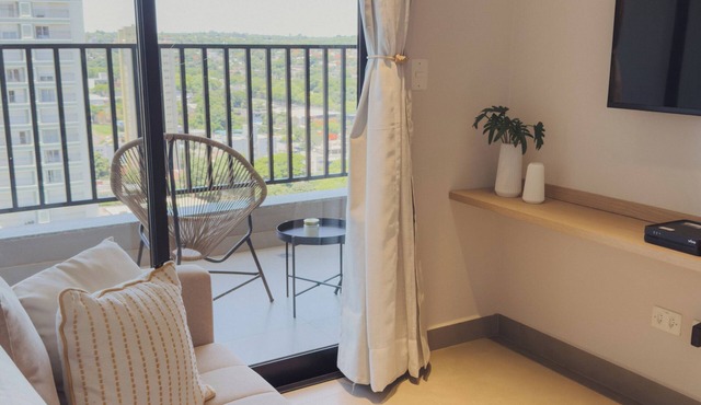 Cozy Apartment with Balcony and Stunning City View - with garage