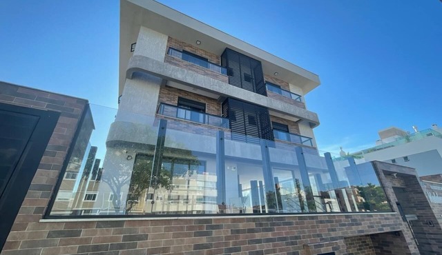 Cozy apartment in Ingleses, Florianópolis. Condominium with swimming pool;