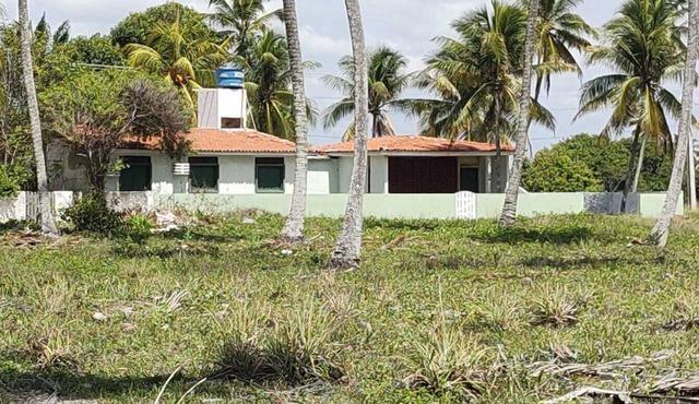 Cozy beach house with pool, in Aver o Mar, year-round sunshine.