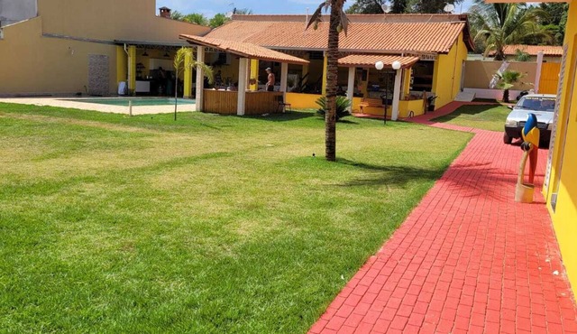 Cozy farmhouse in Campinas with games tables and church-style hall.