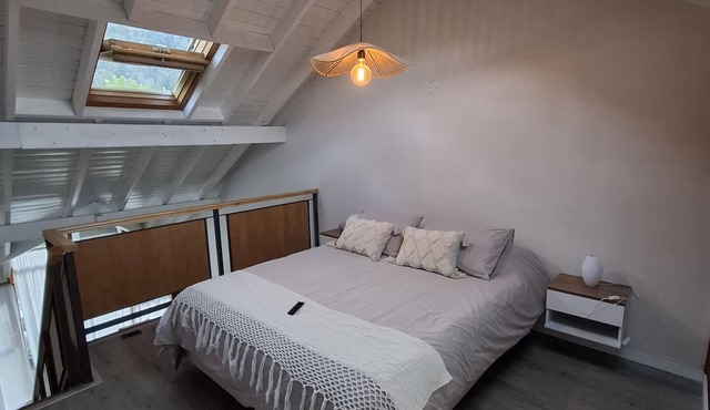Cozy Downtown Loft with Rustic Style
