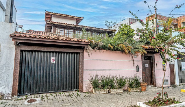 Cozy house with pool in the center of Buzios.