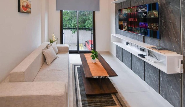 Cozy One-Bedroom with Desk Pool and Terrace