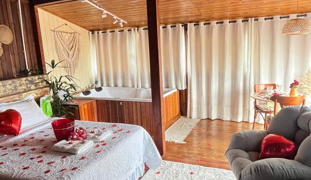 Cozy private cabin with bathtub and ocean view in a great location.