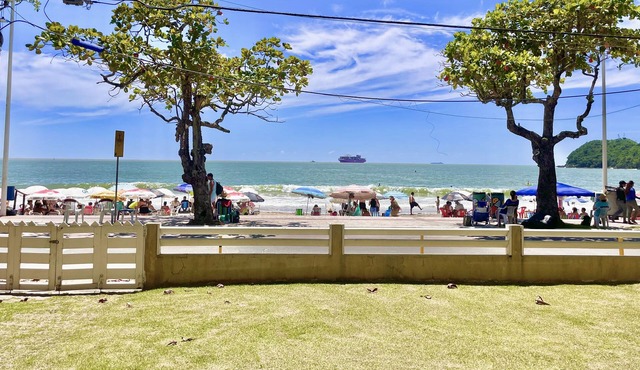 Cozy seafront house on Cabeçudas Beach! 5 minutes from BC