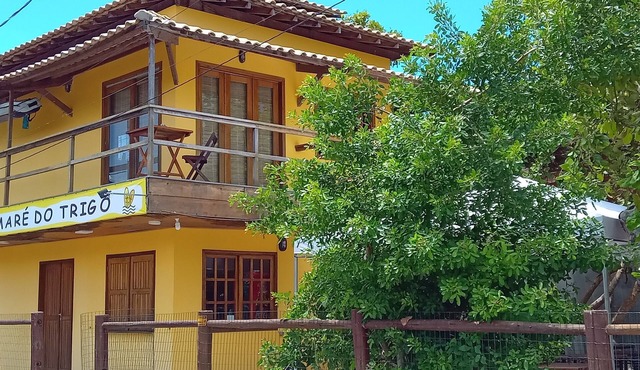 Cozy studio surrounded by large cashew trees less than 200m from the beach